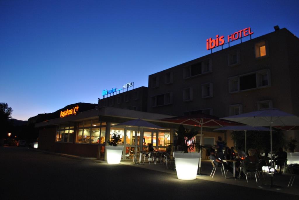 Hotel Ibis Loriol Le Pouzin Exterior foto