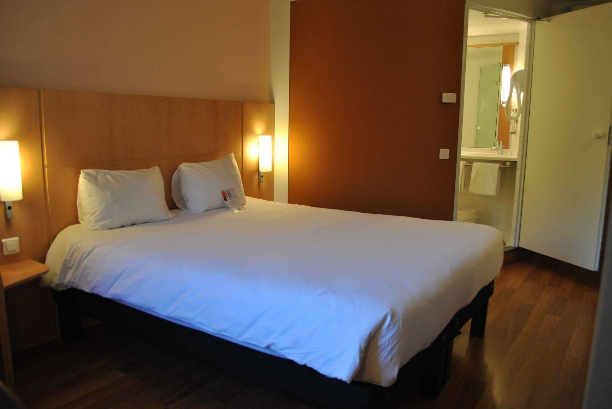 Hotel Ibis Loriol Le Pouzin Exterior foto